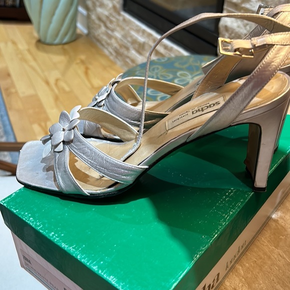 Sacha London 9.5B silver wedding or part heels - Picture 2 of 10